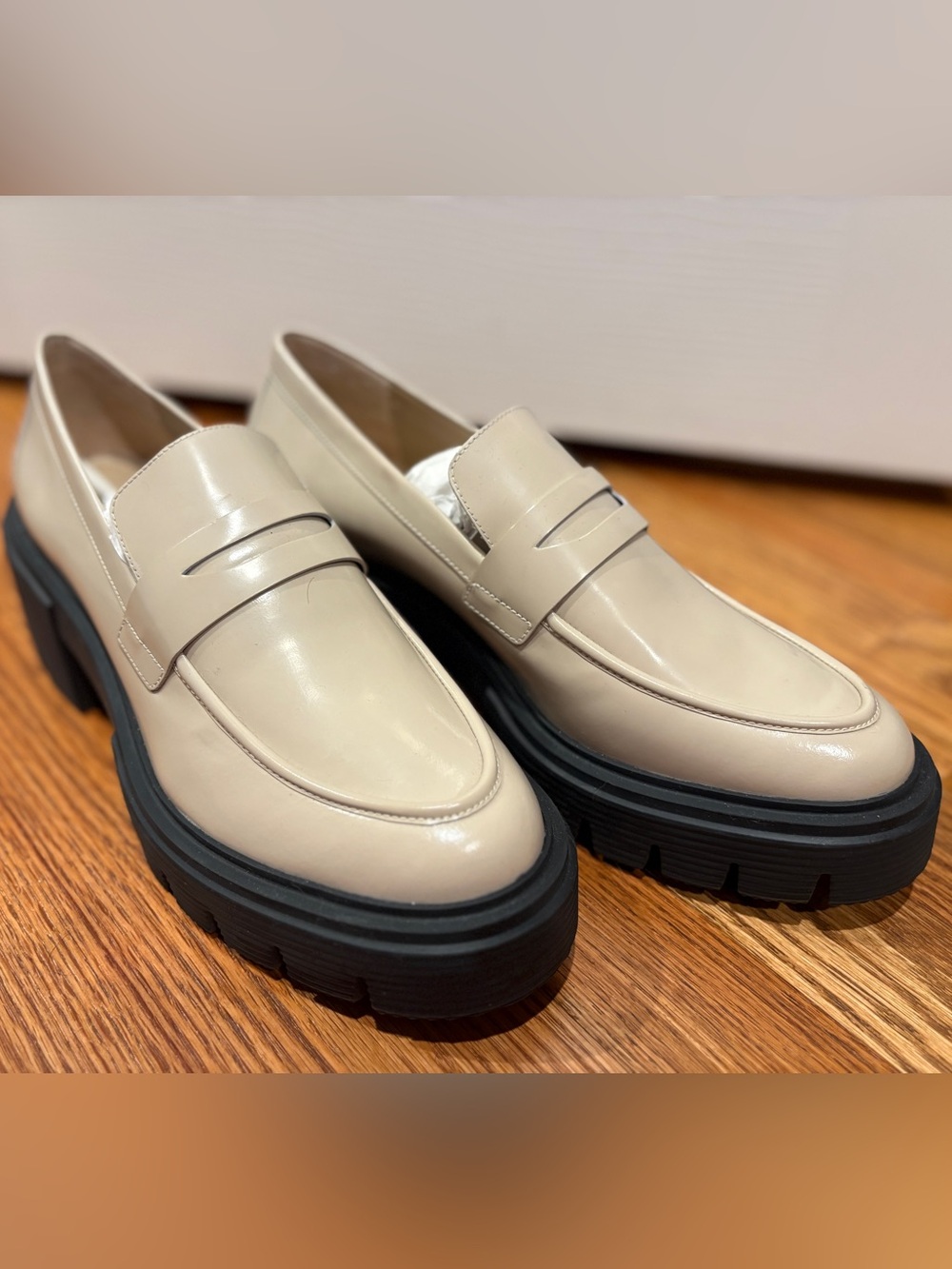 Stuart Weitzman Cream Ivory Patent Leather Platform Loafer | NWB | Size 9